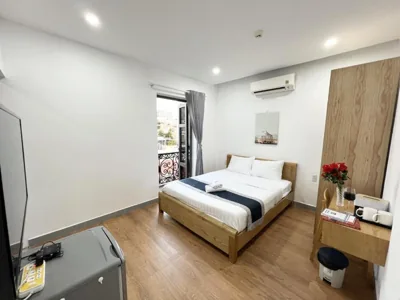 バルコニー付きデラックスダブルルーム — Home Away Minh Khai - Serviced Apartment
